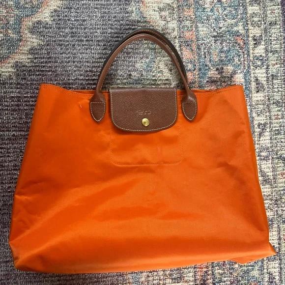 手元あり*入手困難【Longchamp》LE PLIAGE*B44 ORANGE 肩掛けM 手元あり*入手困難【Longchamp》LE PLIAGE*B44 ORANGE 肩掛けM